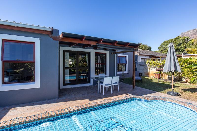 To Let 3 Bedroom Property for Rent in Lakeside Western Cape